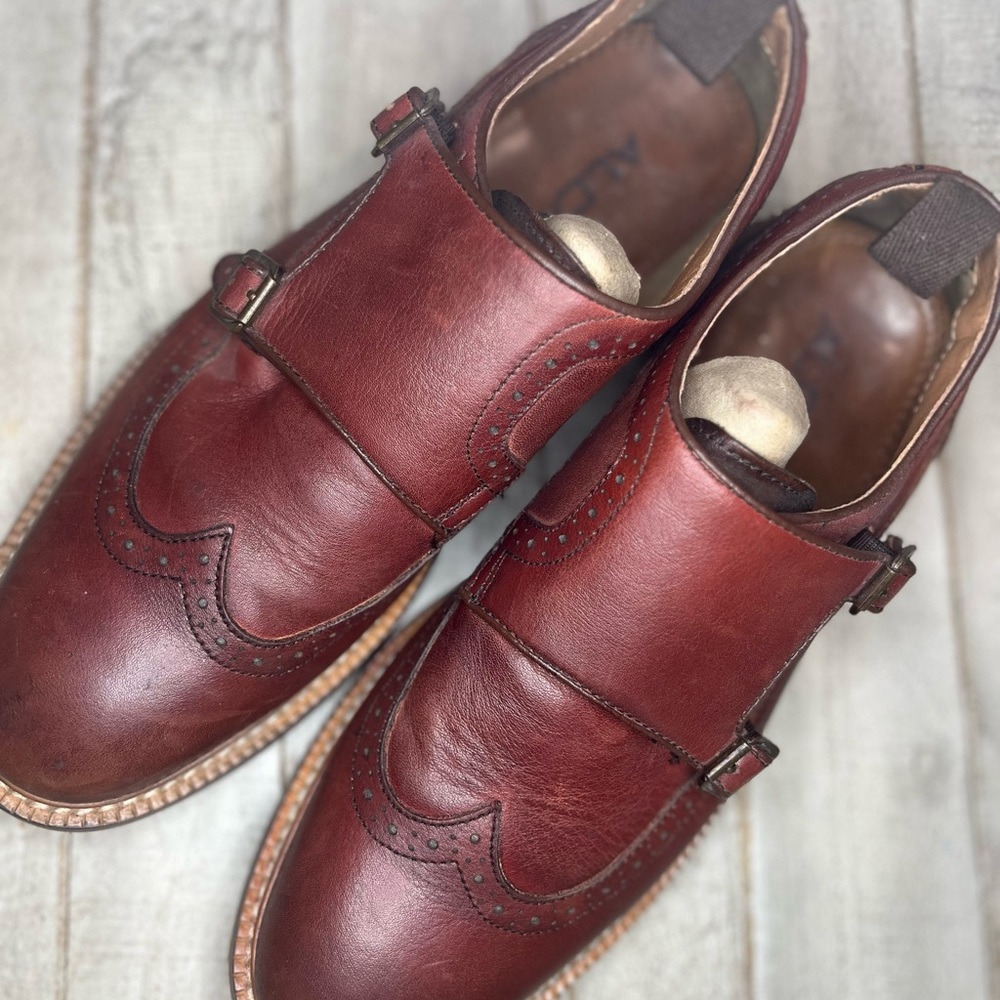Shoes - Picture 2 of 6